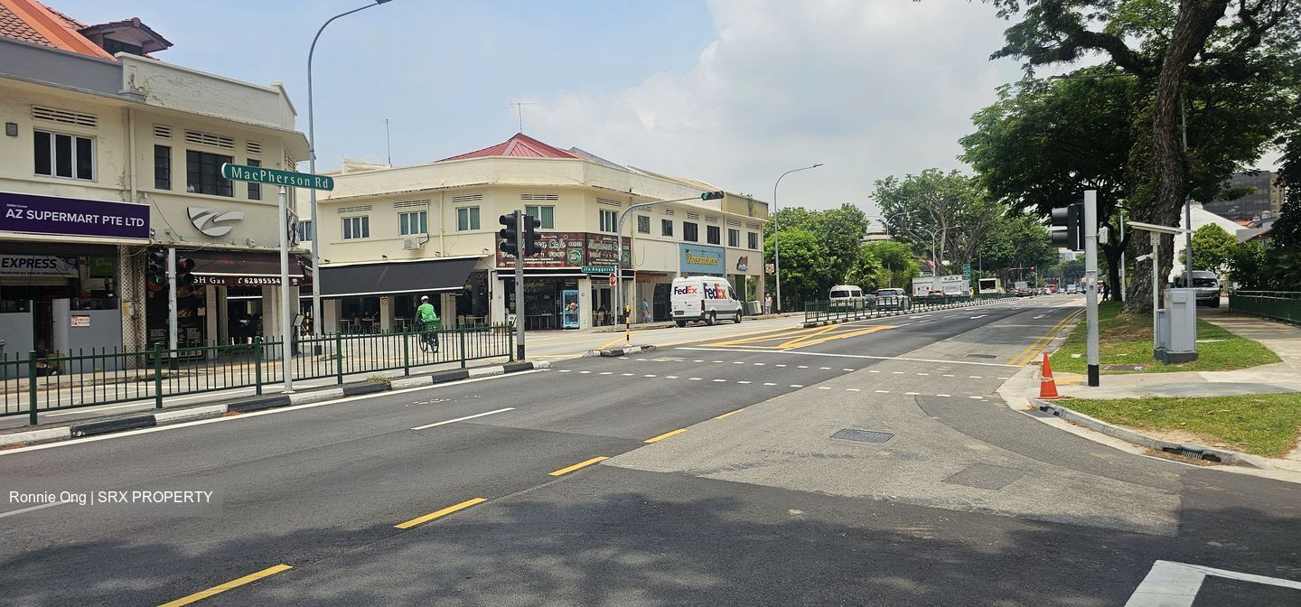 Macpherson Road (D13), Retail #545193571